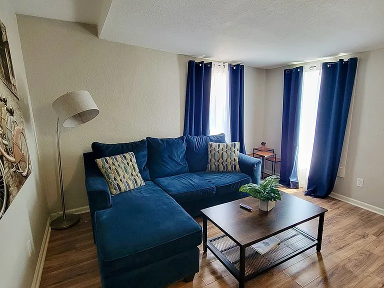 1023 W Woodlawn Ave #3 — Photo 3