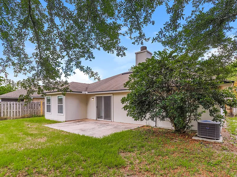 8137 Leafcrest Dr — Photo 16
