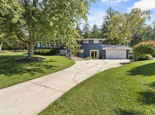 313 Nesheim Trl, Mount Horeb, WI 53572