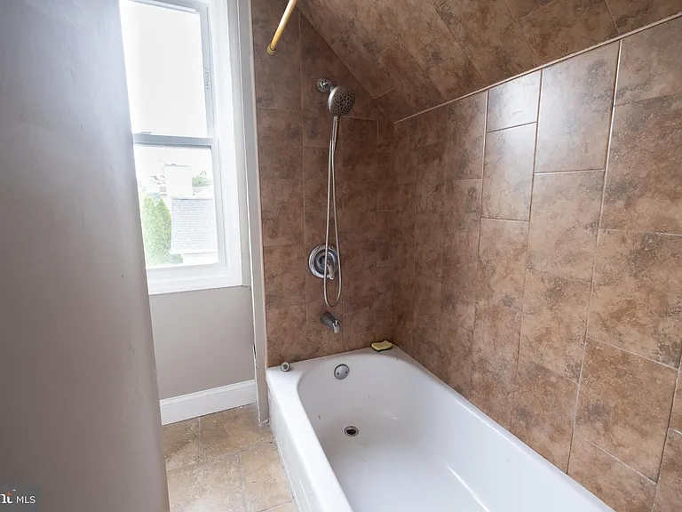 124 Robbins Ave #C — Photo 9