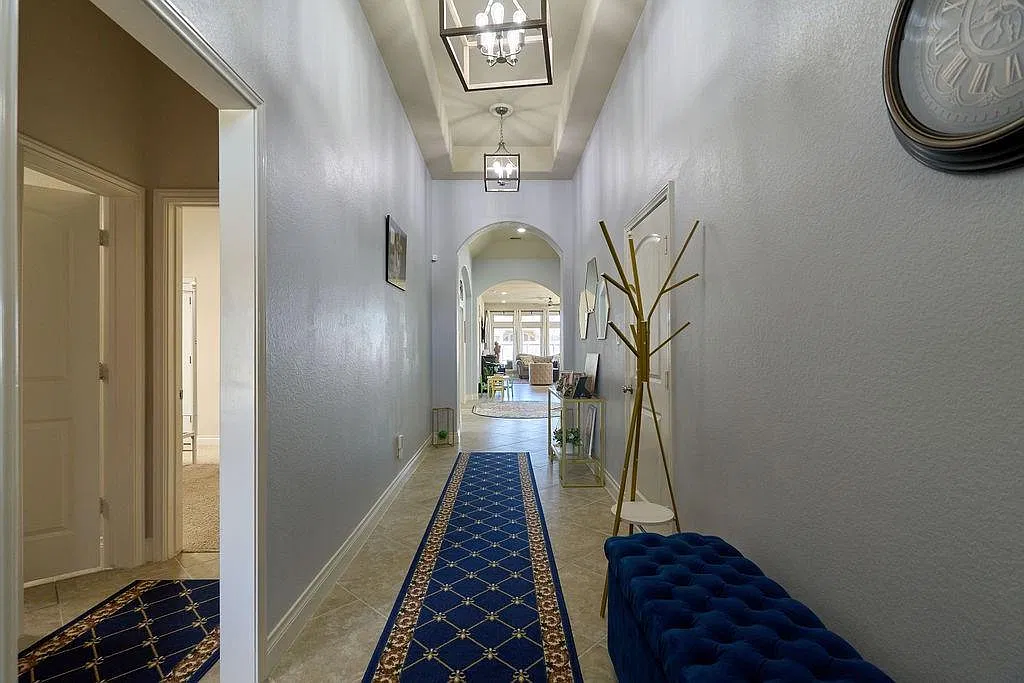 4 bed, 3.0 bath, 2481 sqft, $2,900 — Photo 4