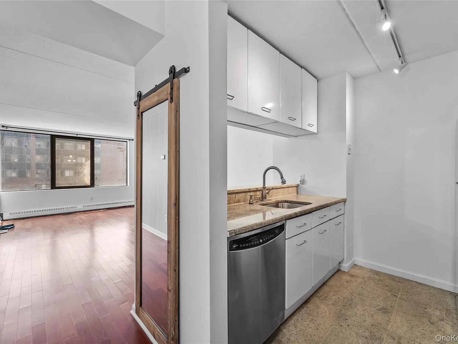 1 bed, 1.0 bath, 710 sqft, $2,900 — Photo 2