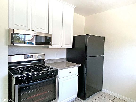 4th image of 4384 Pineaire St