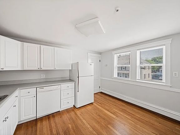 5th image of 12 Hartwell St #12A
