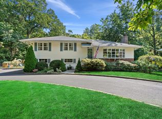 7 Country Rd, Mamaroneck, NY 10543