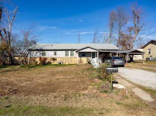 909 W Maple St, Rogers, AR 72756