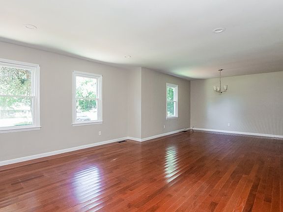 4th image of 1004 Ramblewood Ln