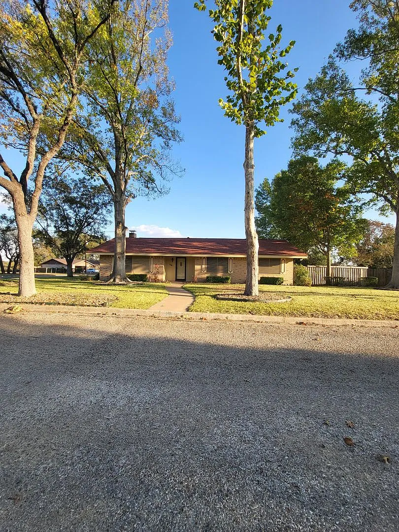 Very nicely renovated 3 bedroom 2 bath home — Photo 1