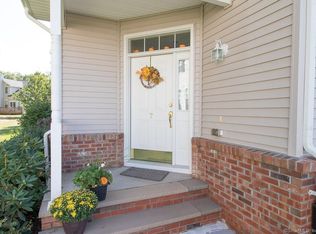 7 Dunbar Dr, Windsor, CT 06095