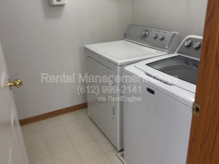1013 Newport Ave — Photo 16