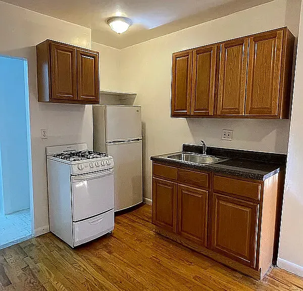 412 W 56th St #15 — Photo 4