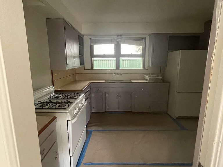 14315 Burbank Blvd #1/2 — Photo 4