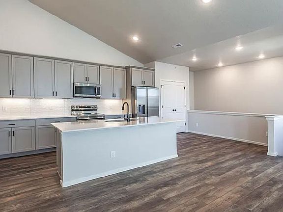 3rd image of 563 Vicot Way #C