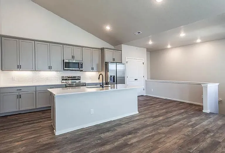 563 Vicot Way #C — Photo 3
