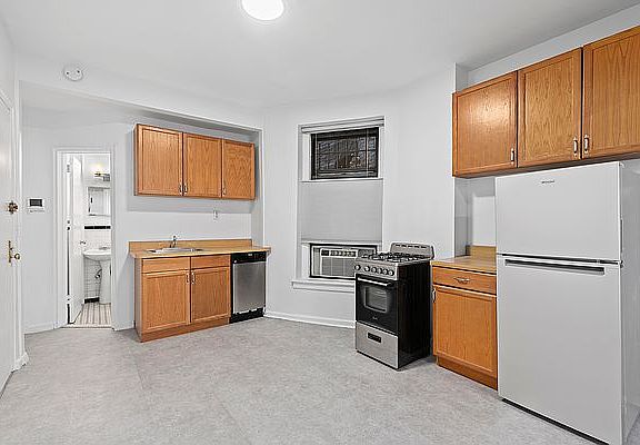 4th image of 169 W 80th St APT 1A