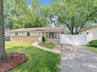 541 Lakelawn Blvd, Aurora, IL 60506