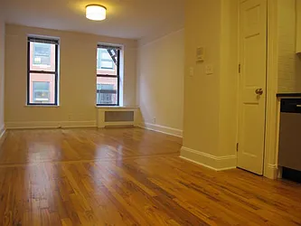 Rented by Metropolis Real Estate of Manhattan