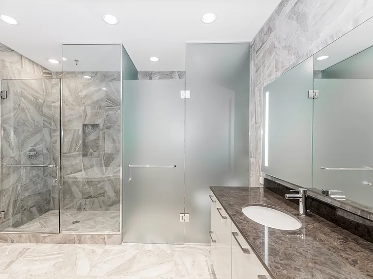 240 E Illinois St #5202 — Photo 11