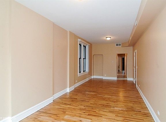 4th image of 1124 S Richmond St