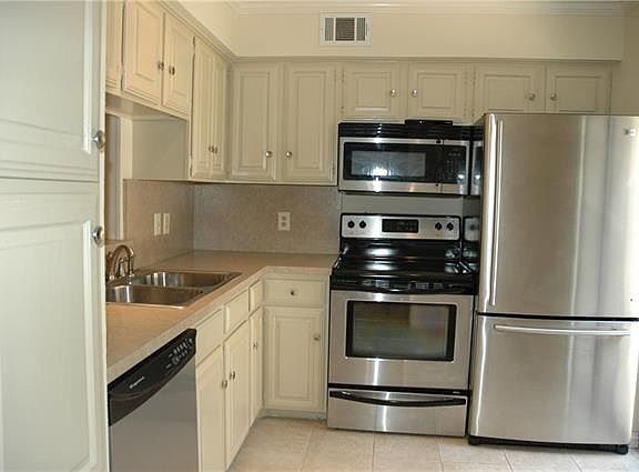2nd image of 5200 Martel Ave APT 8C