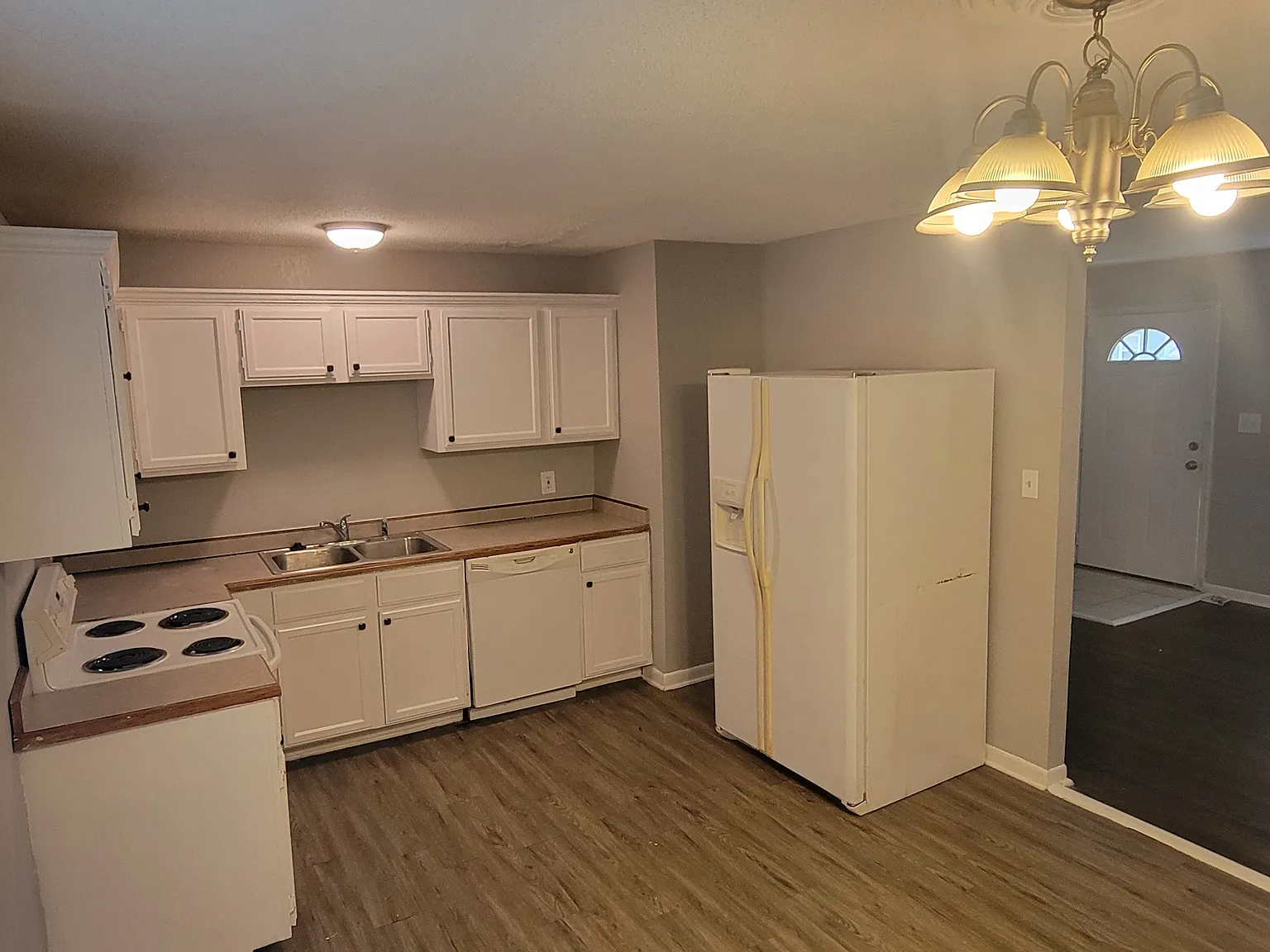 3 bed, 1000 sqft, $1,325 — Photo 2