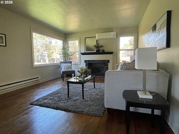4th image of 465 Davis St