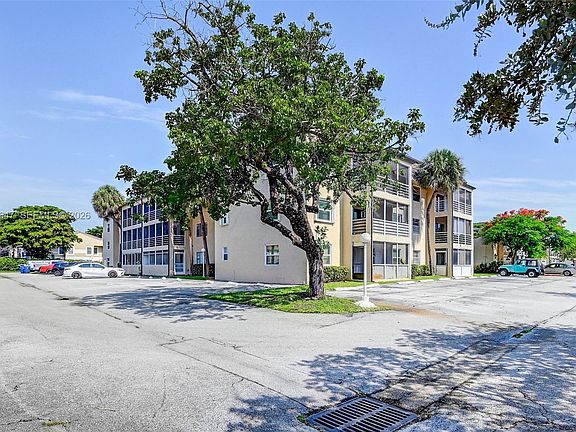 3rd image of 2700 Riverside Dr APT 303B