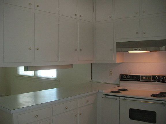 4th image of 1001 Jefferson Cir