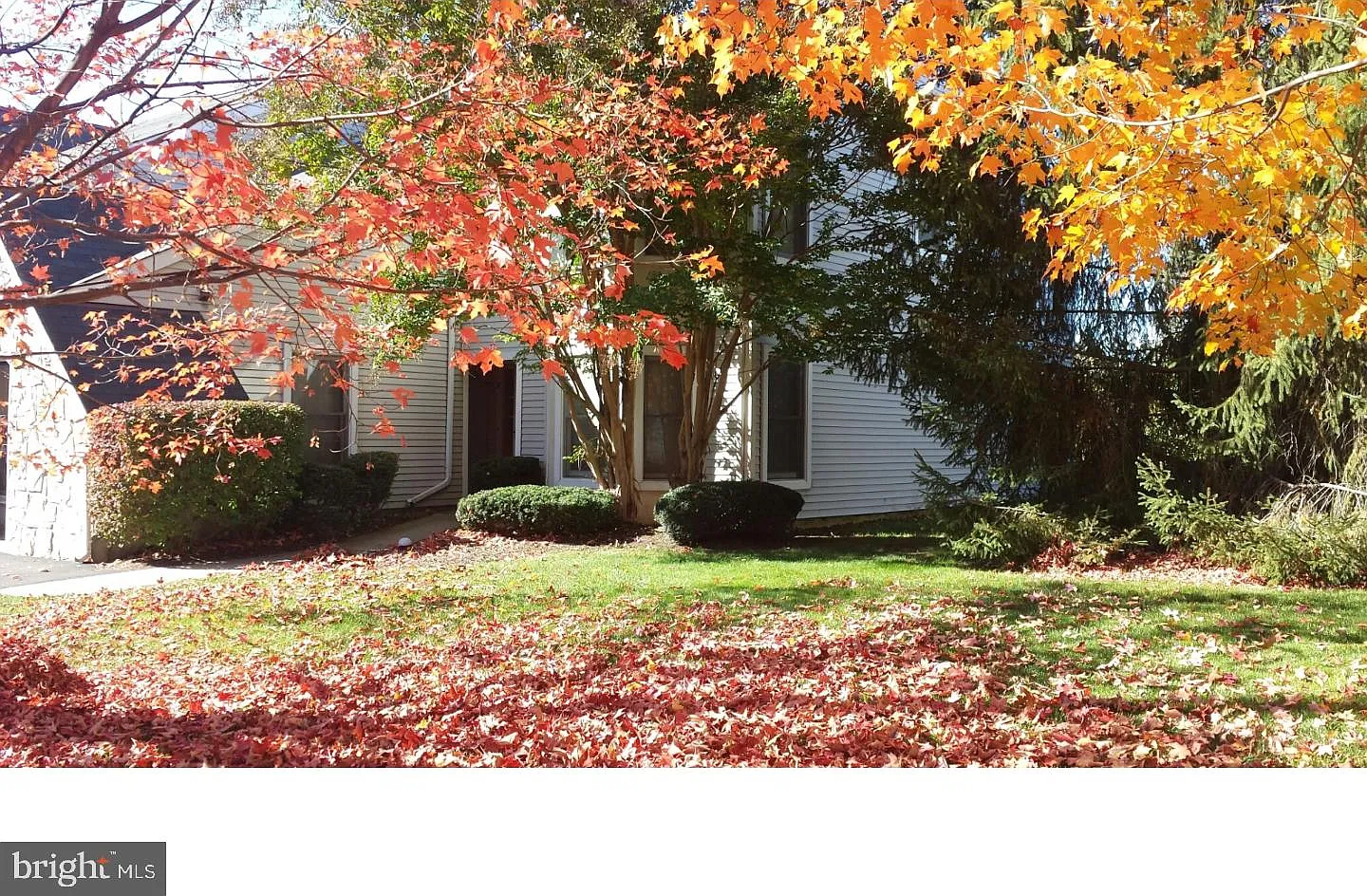 3 bed, 2.5 bath, 2212 sqft, $3,400 — Photo 1