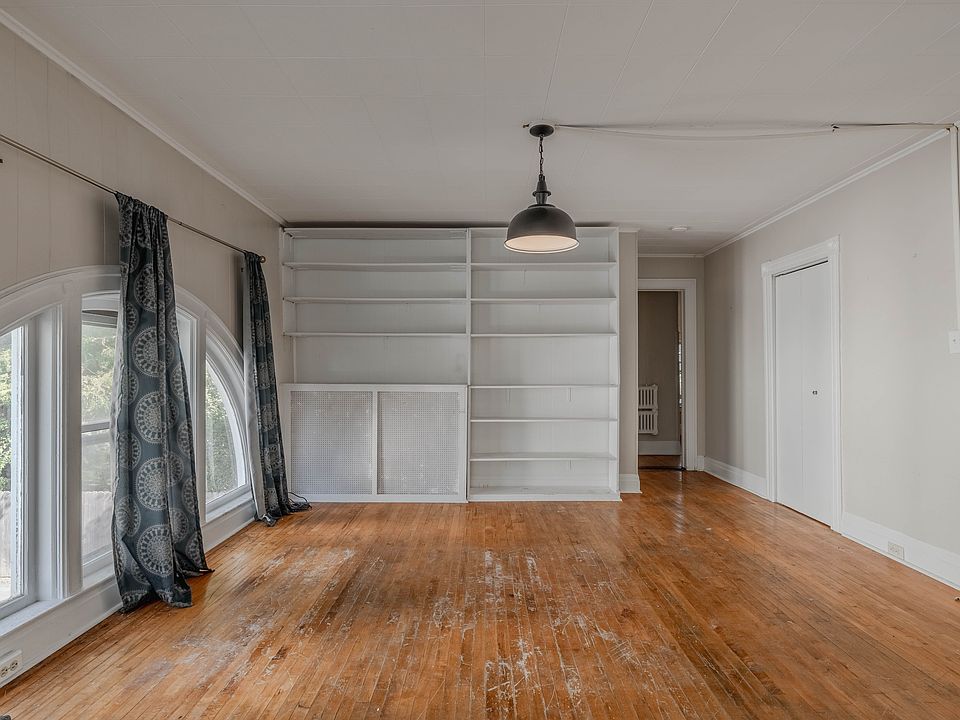 1st image of 273 Paddock St #13