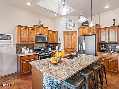 5th image of 3635 Santa Cecilia Ave