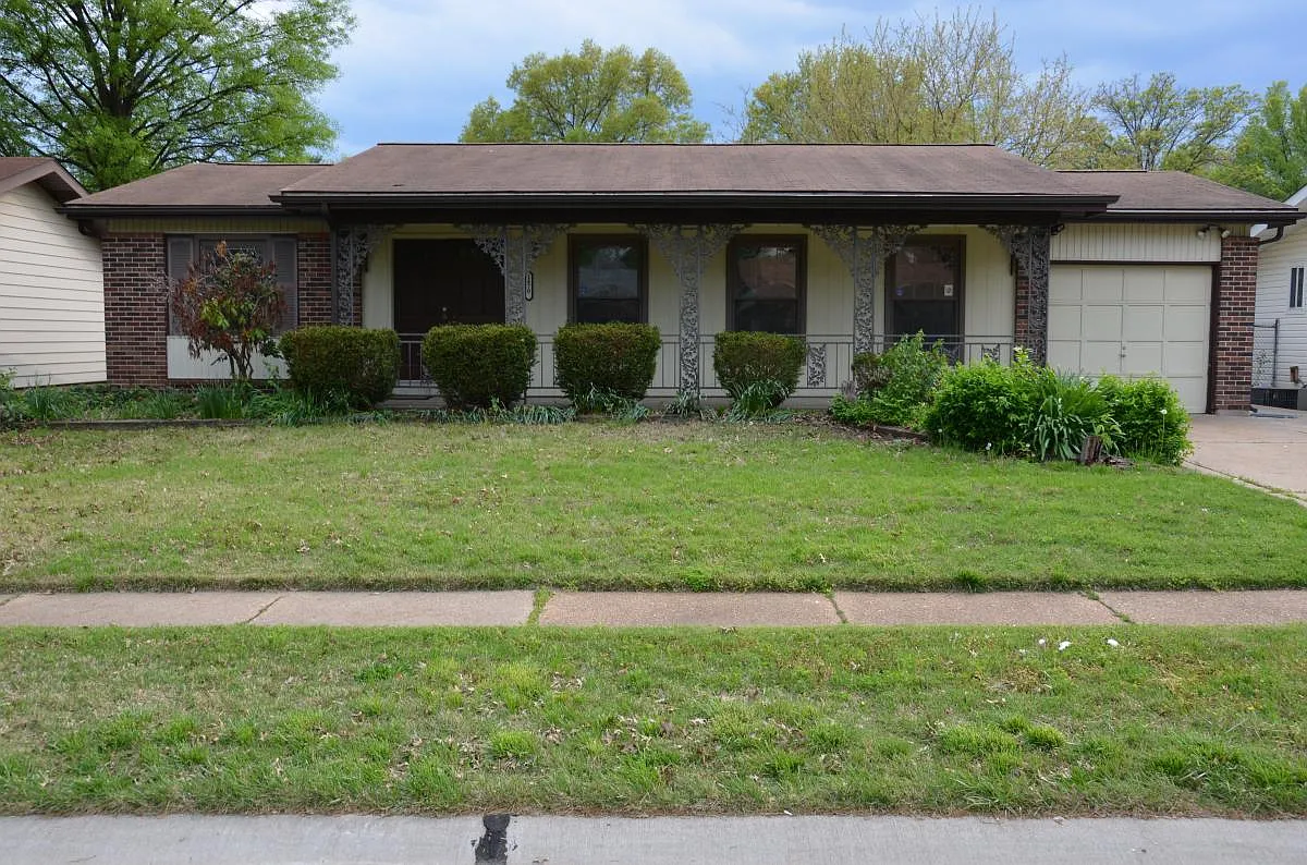 1470 Leisure Dr photo 1