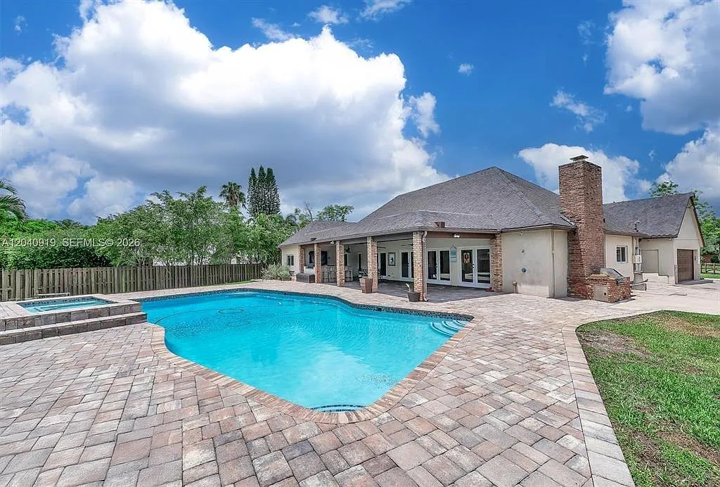 4 bed, 2882 sqft, $9,000 — Photo 3