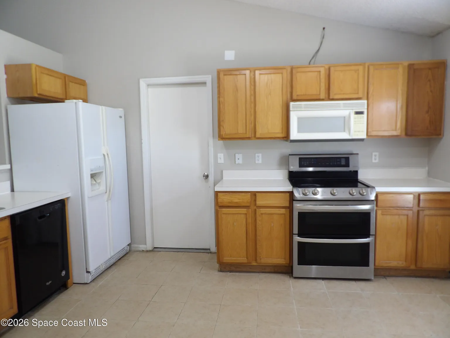 3 bed, 2.0 bath, 1398 sqft, $1,695 — Photo 2