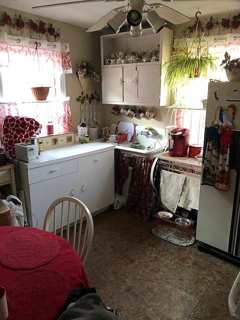 2nd image of 233 Morris St