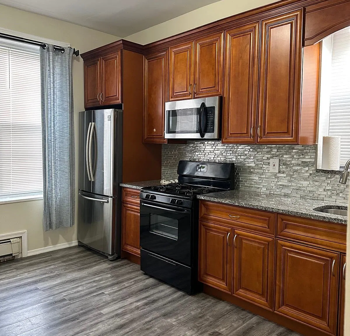 2 bed, 1.0 bath, $2,300 — Photo 2