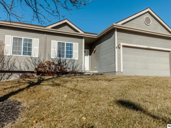 16332 Meredith Ave, Omaha, NE 68116