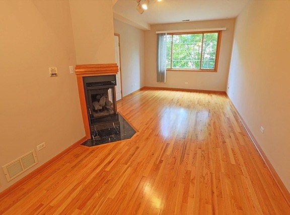 4th image of 1549 W Walton St APT 3