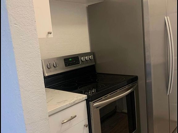 4th image of 610 16th Ave S #610