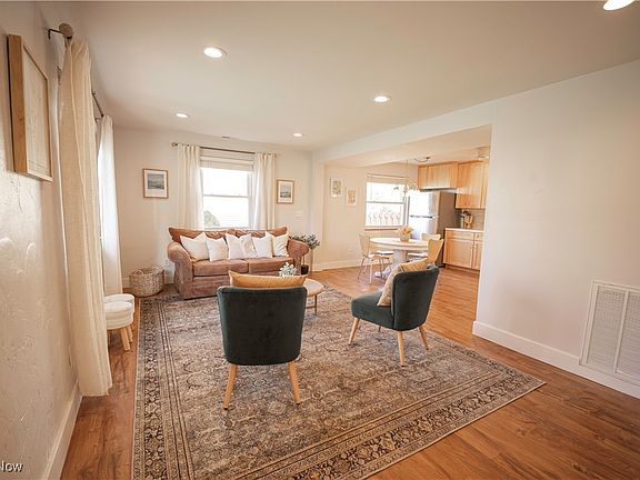 3rd image of 5367 Strawberry Ln