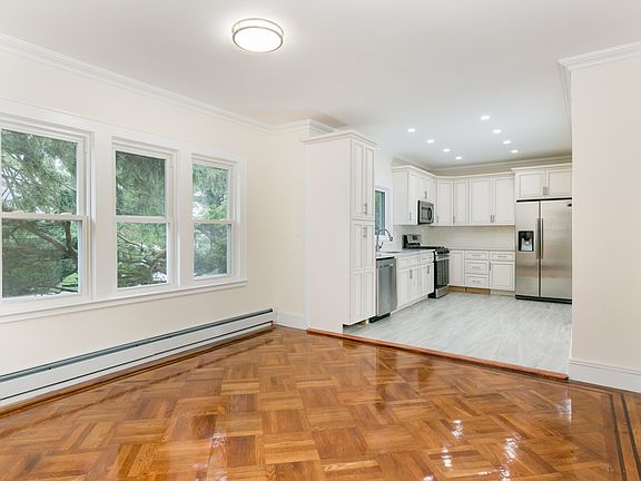 4th image of 2330 Rockwood Ave