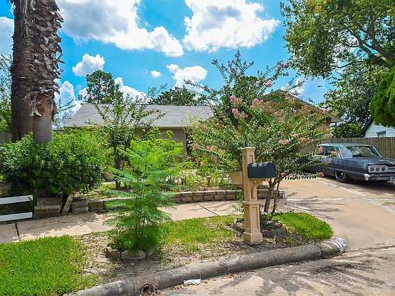 4th image of 7014 Zapata Dr