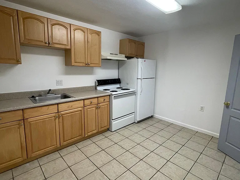 217 E Taylor St — Photo 6