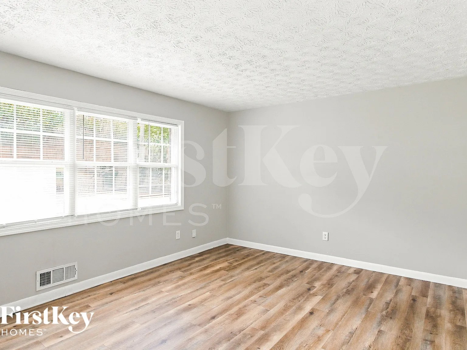 4 bed, 1.5 bath, 1539 sqft, $1,640 — Photo 3