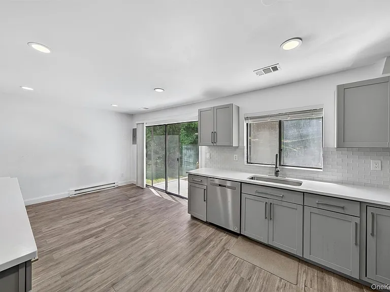 202 Concord Ln — Photo 16