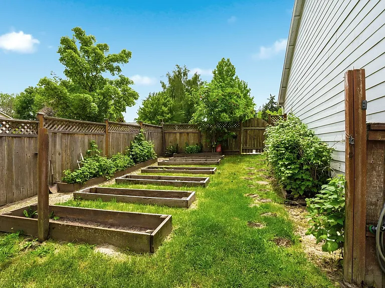 307 NW Angela Ln — Photo 34