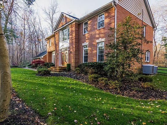 2nd image of 1712 Justin Dr