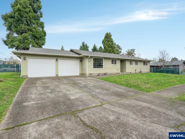 701 E Aldercrest Dr, Newberg, OR 97132