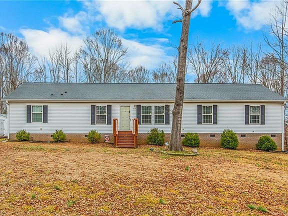 3rd image of 1030 Endeavour Ln