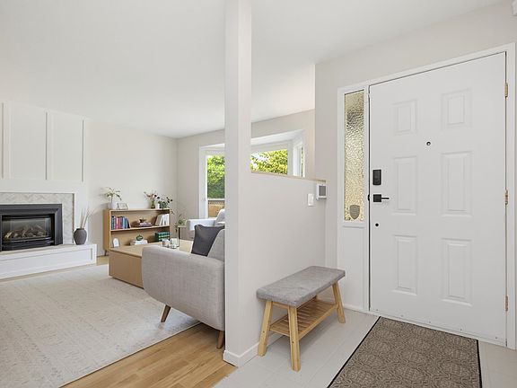 4th image of 10206 Crystal Dr
